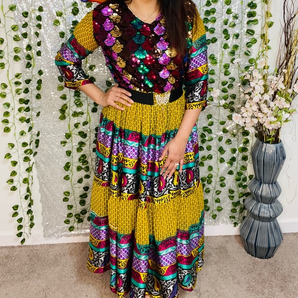 Gown - Picture 2 of 2